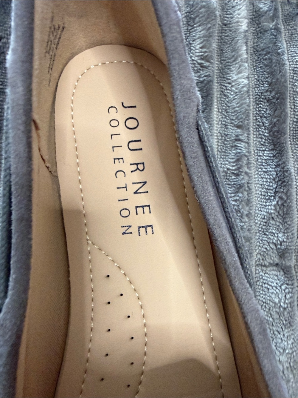 Journee Collection Mocacin with laces - Picture 3 of 8